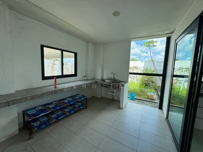 Semi-Detached House for Rent in Kuching (Sarawak) - Jeno Tan - Kitchen - PropertyGuru.com.my