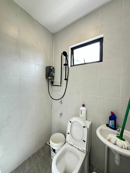 Rumah Bandar untuk Disewa di Kuching (Sarawak) - Jeno Tan - Bathroom - PropertyGuru.com.my