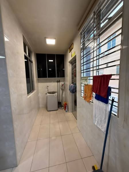 Rumah Teres 2 Tingkat untuk Dijual di Taman Desa Tebrau (Tebrau) - Carol Low - Balcony - PropertyGuru.com.my