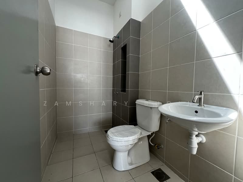 1-storey Terraced House for Sale in Kota Warisan (Sepang) - Zamshary Budin - Bathroom - PropertyGuru.com.my