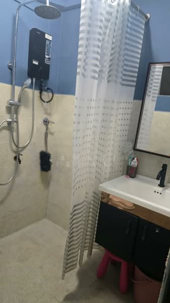 Pangsapuri untuk Dijual di Sri Kenangan - Zamani Ishak - Bathroom - PropertyGuru.com.my