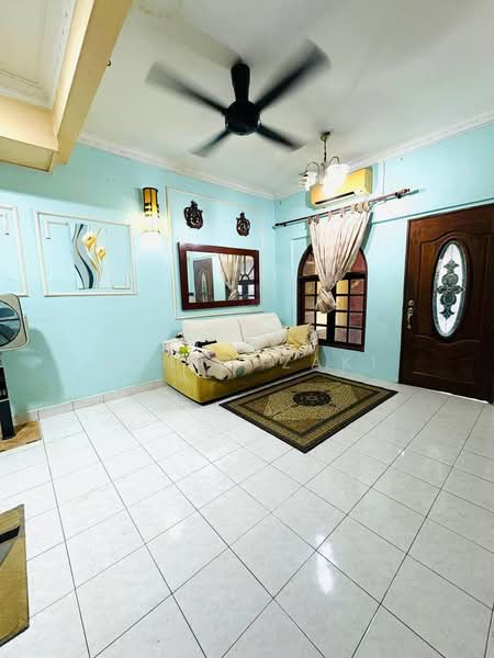 2-storey Terraced House for Sale in Bandar Puchong Utama (Puchong) - Zehan Zaki - Living Room - PropertyGuru.com.my