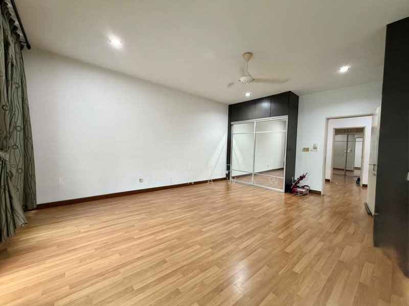 3-storey Terraced House for Sale in Cyberjaya (Selangor) - Muhd Khairulnawawi Kamaruddin - Bedroom - PropertyGuru.com.my