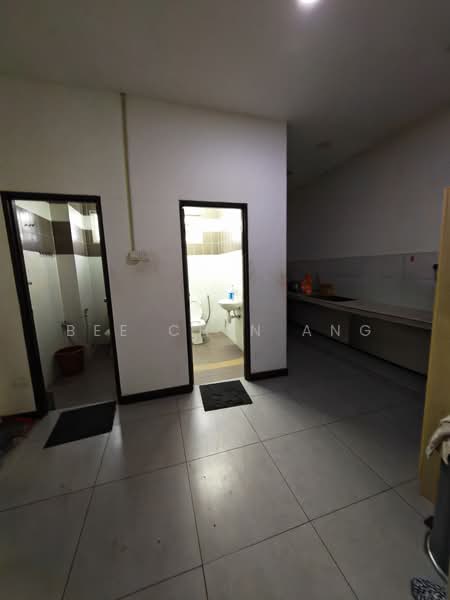 Detached Factory for Sale in Kawasan Perindustrian Desa Aman (Sungai Buloh) - Bee Chin Ang - Bathroom - PropertyGuru.com.my