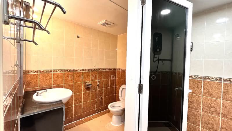 Service Residence for Rent at Holiday Place (D-Villa Residence) - David Lao - Bathroom - PropertyGuru.com.my