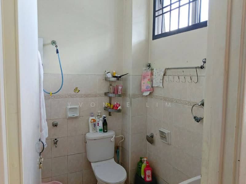 Rumah Teres 2 Tingkat untuk Dijual di Taman Setia Indah (Tebrau) - Yvonne Lim - Bathroom - PropertyGuru.com.my