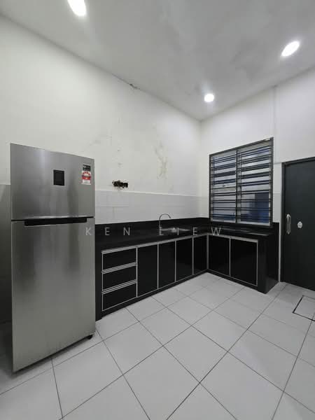 Rumah Teres 1 Tingkat untuk Disewa di Bandar Putra (Kulai) - Ken Liew - Kitchen - PropertyGuru.com.my