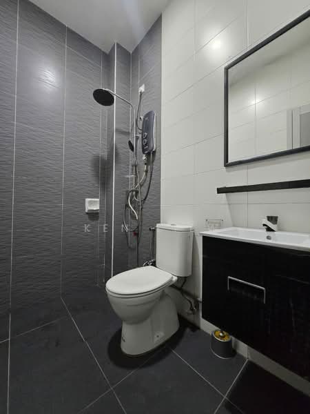 Servis Apartment untuk Disewa di Sky Gardens Residences - Ken Liew - Bathroom - PropertyGuru.com.my