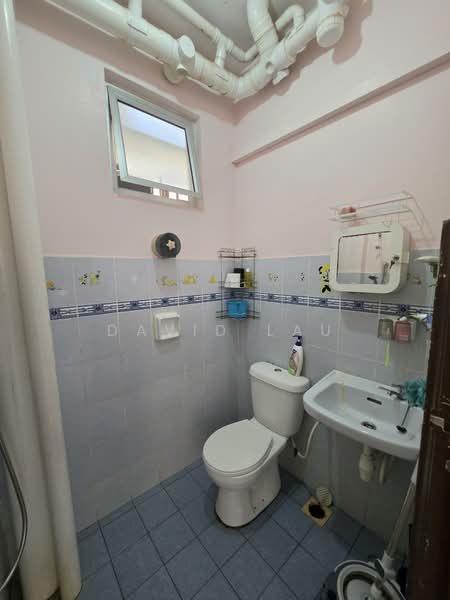 Pangsapuri untuk Dijual di Villa Bestari Apartment - David Lau - Bathroom - PropertyGuru.com.my