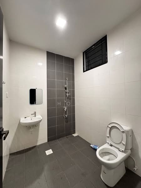 2-storey Terraced House for Sale in Taman Molek (Johor Bahru) - See Hon Tay - Bathroom - PropertyGuru.com.my