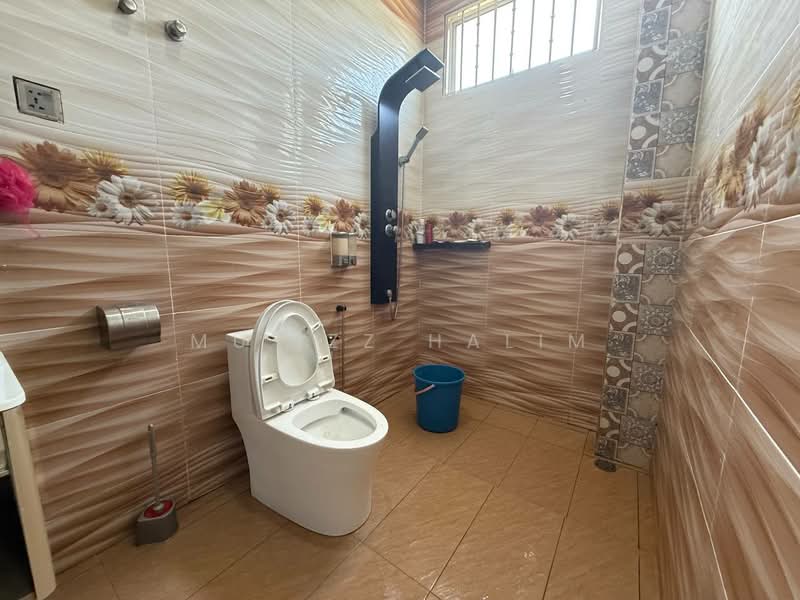 Semi-Detached House for Sale in Taman Port Dickson (Lukut) - Mu'izz Halim - Bathroom - PropertyGuru.com.my