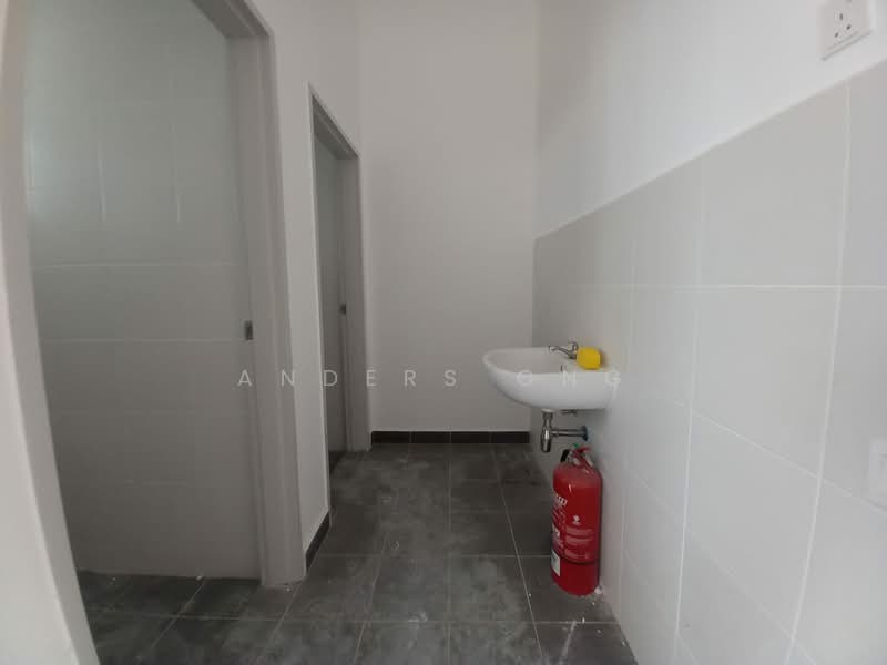 Kedai / Pejabat untuk Disewa di Bandar Cassia (Batu Kawan) - Anders Ong - Bathroom - PropertyGuru.com.my