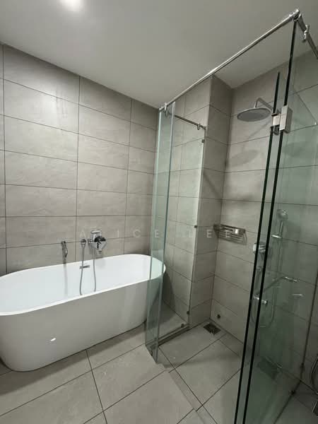 Servis Apartment untuk Disewa di Dorsett Waterfront Subang - Alice Lee - Bathroom - PropertyGuru.com.my