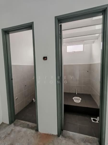 Rumah Niaga untuk Dijual di Mersing (Johor) - Jeffrey Kiong - Bathroom - PropertyGuru.com.my