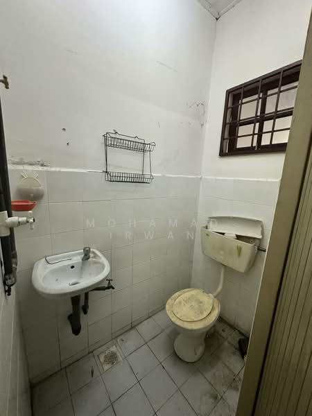 1-storey Terraced House for Sale in Kampar (Perak) - Mohamad Irwan - Bathroom - PropertyGuru.com.my