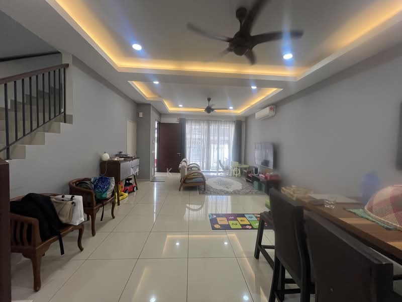 Rumah Teres 2 Tingkat untuk Disewa di Bandar Rimbayu (Telok Panglima Garang) - Miki You - Living Room - PropertyGuru.com.my