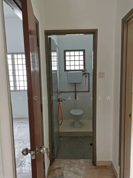 2-storey Terraced House for Rent in Taman Bukit Serdang (Seri Kembangan) - Nicholas Lew - Bathroom - PropertyGuru.com.my