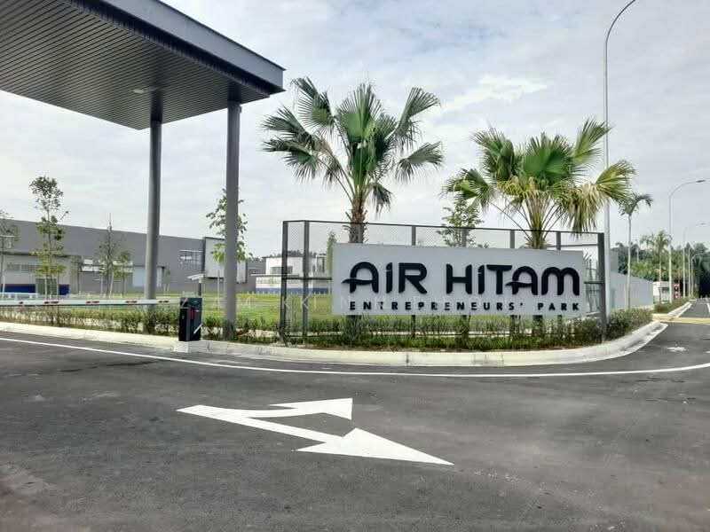 Semi-D Factory for Sale in Taman Perindustrian Air Hitam (Klang) - Zackinn Hoi - Exterior - PropertyGuru.com.my