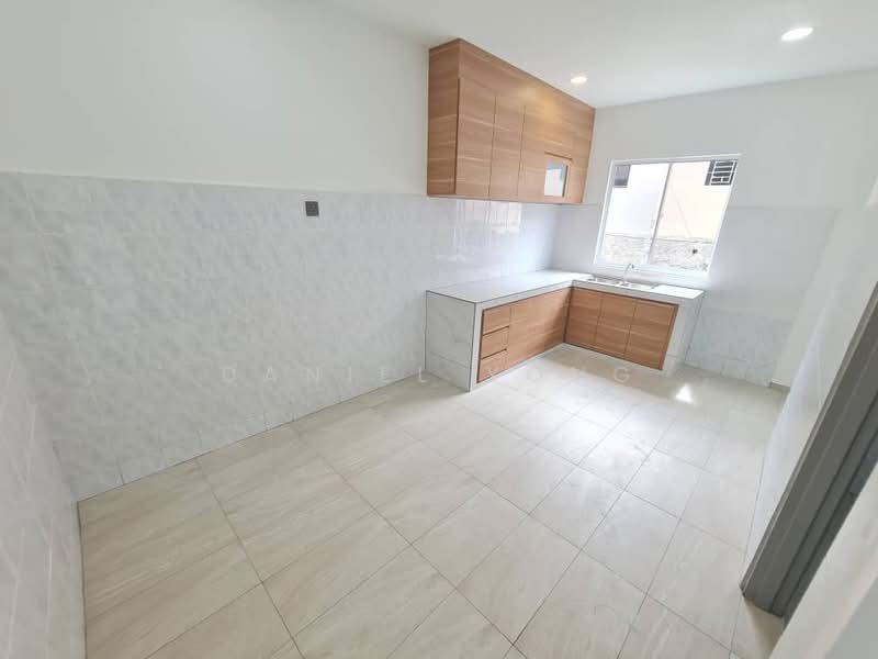 2.5-storey Terraced House for Sale in Taman Pulai Utama (Skudai) - Daniel Yong - Kitchen - PropertyGuru.com.my