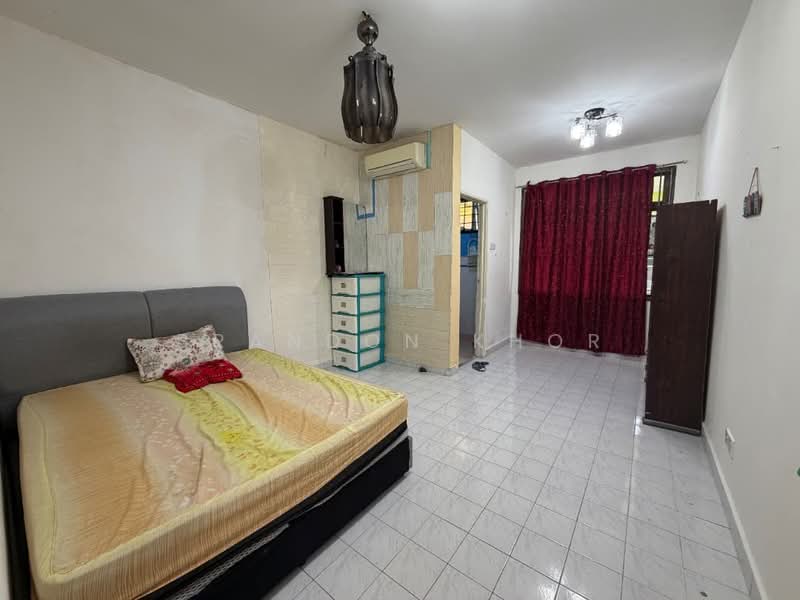 Semi-Detached House for Sale in Taman Megah Ria (Masai) - Brandon Khor - Bedroom - PropertyGuru.com.my