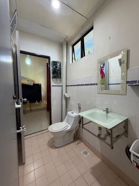 Semi-Detached House for Sale in Taman Megah Ria (Masai) - Brandon Khor - Bathroom - PropertyGuru.com.my