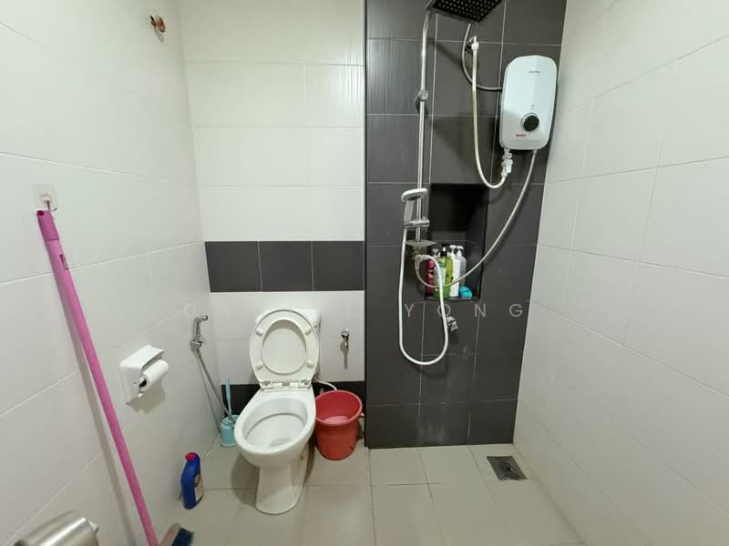 2-storey Terraced House for Sale in Taman Seri Austin (Tebrau) - Daniel Yong - Bathroom - PropertyGuru.com.my