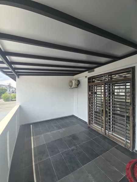 2.5-storey Terraced House for Sale in Taman Scientex Pasir Gudang (Pasir Gudang) - Zira . - Balcony - PropertyGuru.com.my
