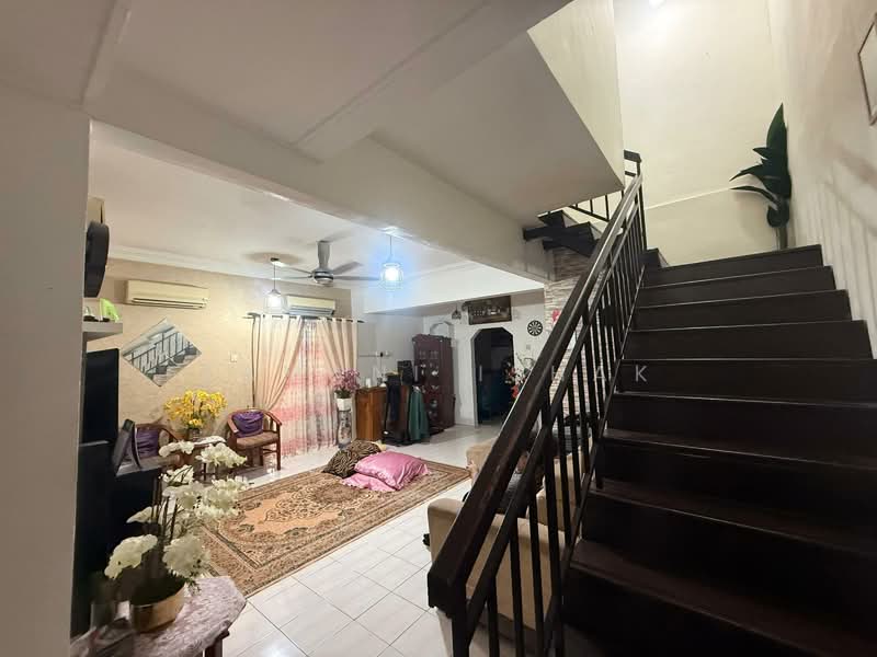 Rumah Teres 2 Tingkat untuk Dijual di Saujana (Selangor) - Zamani Ishak - Living Room - PropertyGuru.com.my