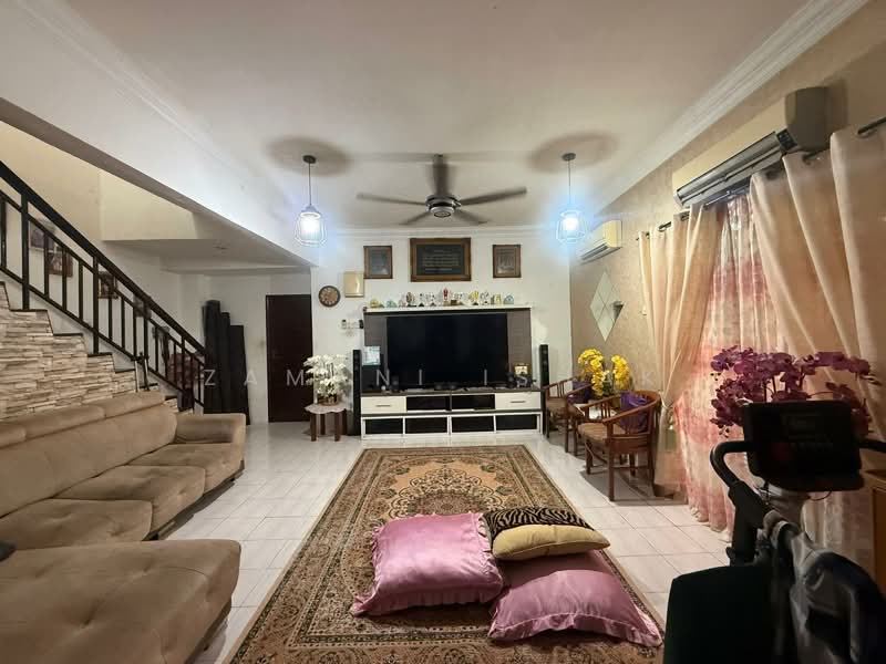Rumah Teres 2 Tingkat untuk Dijual di Saujana (Selangor) - Zamani Ishak - Living Room - PropertyGuru.com.my