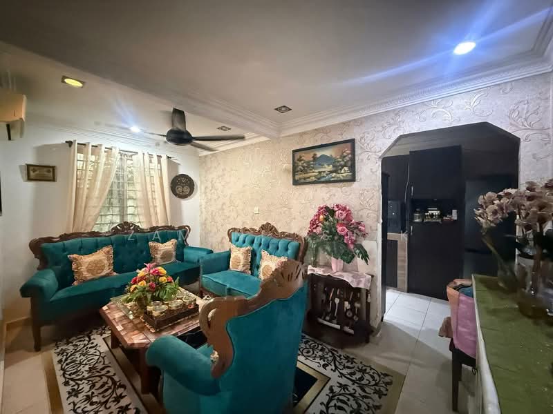 Rumah Teres 2 Tingkat untuk Dijual di Saujana (Selangor) - Zamani Ishak - Living Room - PropertyGuru.com.my