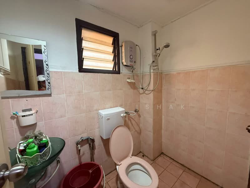 Rumah Teres 2 Tingkat untuk Dijual di Saujana (Selangor) - Zamani Ishak - Bathroom - PropertyGuru.com.my