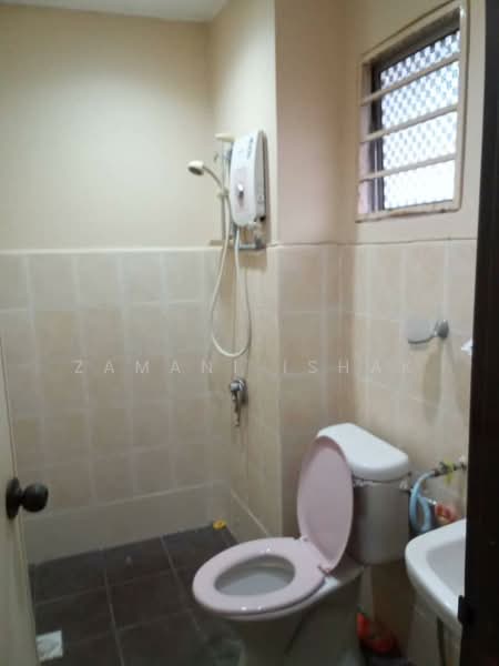 Rumah Teres 2 Tingkat untuk Dijual di Saujana (Selangor) - Zamani Ishak - Bathroom - PropertyGuru.com.my