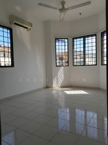 Apartment for Sale at Pangsapuri Seri Meranti - Cholian Lim - Master room - PropertyGuru.com.my
