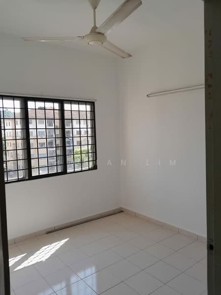 Apartment for Sale at Pangsapuri Seri Meranti - Cholian Lim - Bedroom 2 - PropertyGuru.com.my