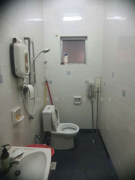 2-storey Terraced House for Sale in Setia Impian (Setia Alam) - Zamani Ishak - Bathroom - PropertyGuru.com.my