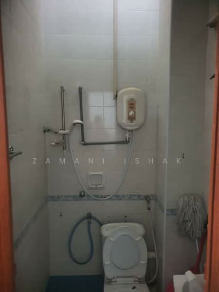 2-storey Terraced House for Sale in Setia Impian (Setia Alam) - Zamani Ishak - Bathroom - PropertyGuru.com.my