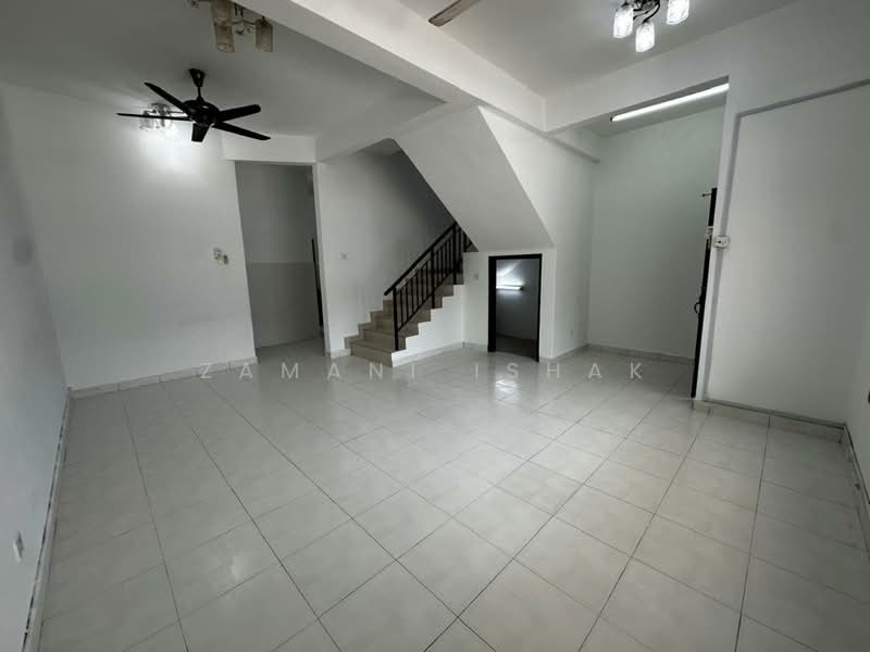Rumah Teres 2 Tingkat untuk Dijual di Kajang (Selangor) - Zamani Ishak - Living Room - PropertyGuru.com.my