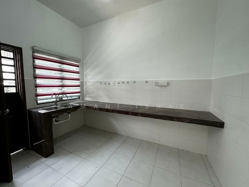 Rumah Teres 2 Tingkat untuk Dijual di Kajang (Selangor) - Zamani Ishak - Kitchen - PropertyGuru.com.my