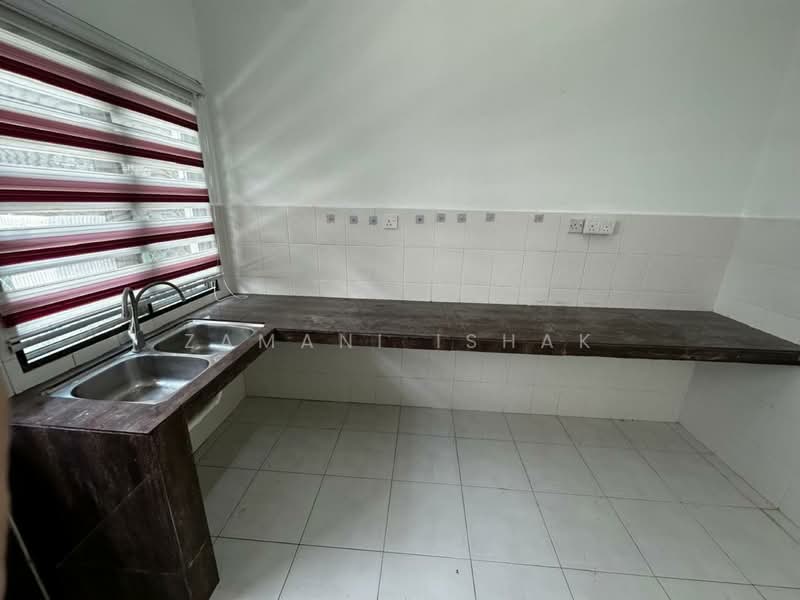 Rumah Teres 2 Tingkat untuk Dijual di Kajang (Selangor) - Zamani Ishak - Kitchen - PropertyGuru.com.my