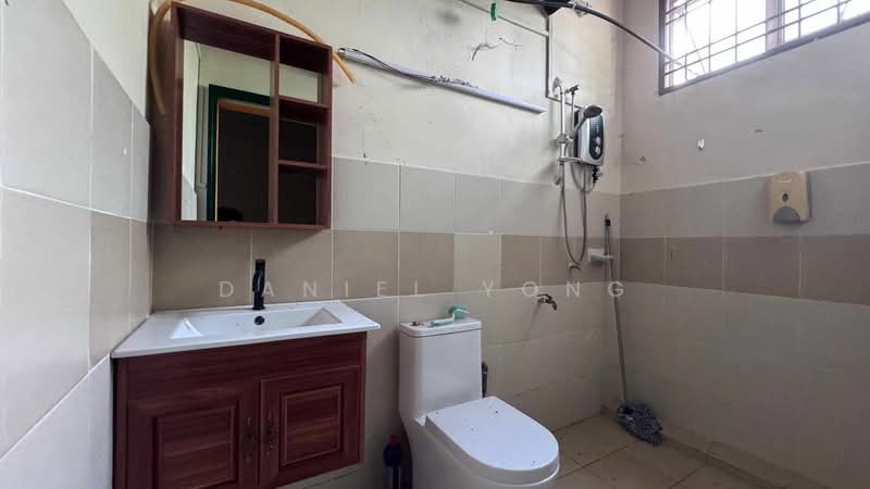 Shop for Rent in Bukit Indah (Iskandar Puteri (Nusajaya)) - Daniel Yong - Bathroom - PropertyGuru.com.my