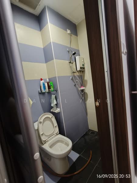 Service Residence for Sale at D'Secret Garden (Pangsapuri Kempas Indah) - Daniel Yong - Bathroom - PropertyGuru.com.my