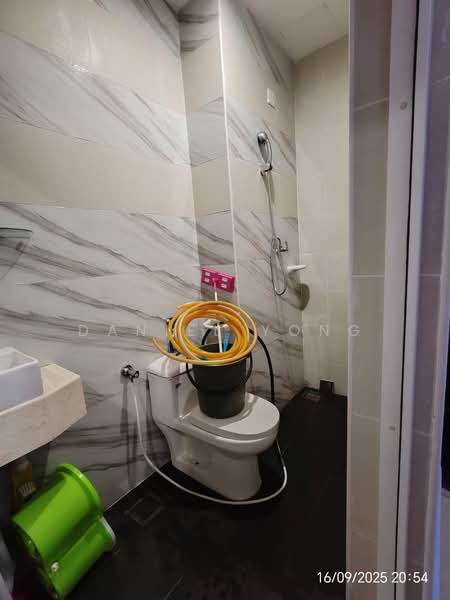 Service Residence for Sale at D'Secret Garden (Pangsapuri Kempas Indah) - Daniel Yong - Bathroom - PropertyGuru.com.my