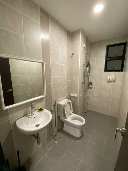 Service Residence for Sale at Sky Breeze Service Apartment - Dexter Lim - Bathroom - PropertyGuru.com.my