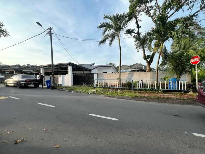 Rumah Teres 1 Tingkat untuk Dijual di Laman Glenmarie (Shah Alam) - Saiful Bahri Abdul Manan - Exterior - PropertyGuru.com.my