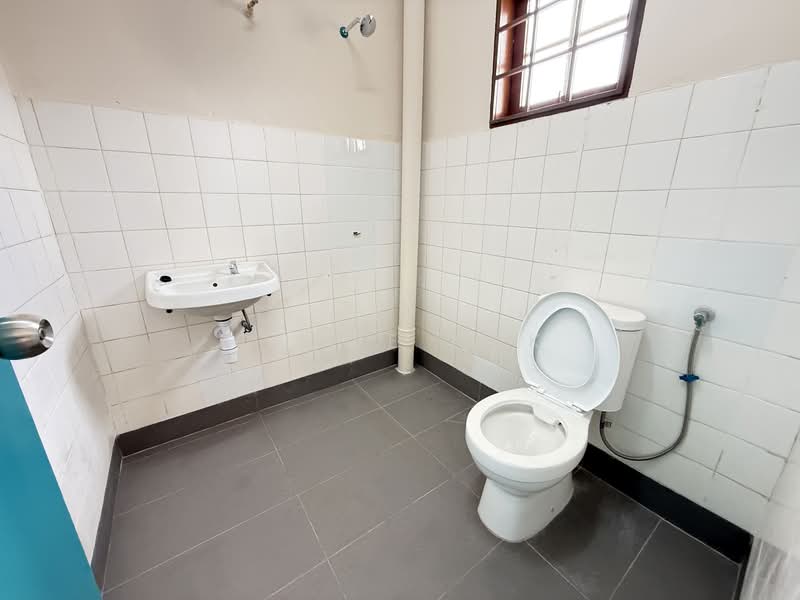 Terraced House for Sale in Bandar Country Homes (Rawang) - Chloe Kok - Bathroom - PropertyGuru.com.my