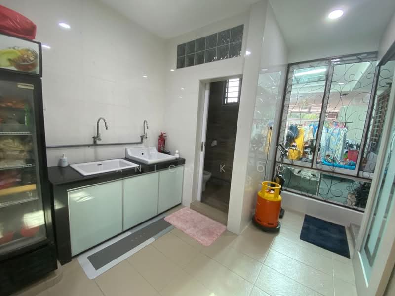 Rumah Kluster untuk Dijual di Taman Sutera (Johor Bahru) - Janice Khoo - Kitchen - PropertyGuru.com.my