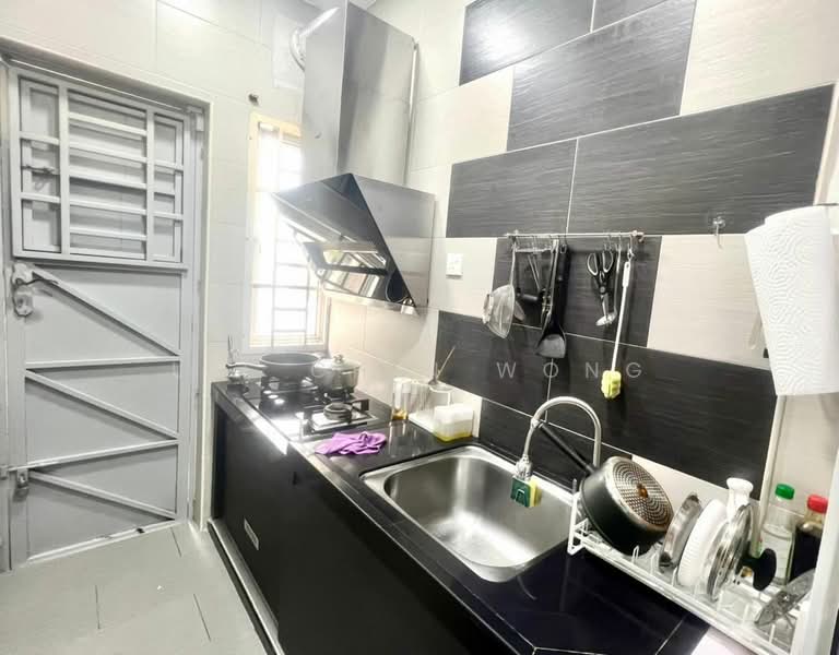 2-storey Terraced House for Sale in Setia Tropika (Johor Bahru) - Lee Chin Wong - Kitchen - PropertyGuru.com.my