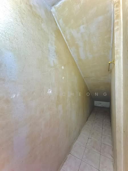Rumah Teres 2 Tingkat untuk Dijual di Taman Bukit Jaya (Ulu Tiram) - Frain Cheong - Corridor - PropertyGuru.com.my