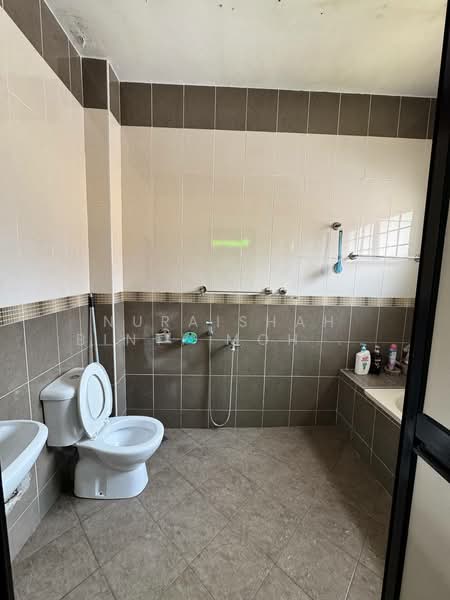 Rumah Banglo untuk Dijual di Bandar Bukit Beruntung (Bukit Beruntung) - Nuraishah Binti Mohamed Azmi - Bathroom - PropertyGuru.com.my