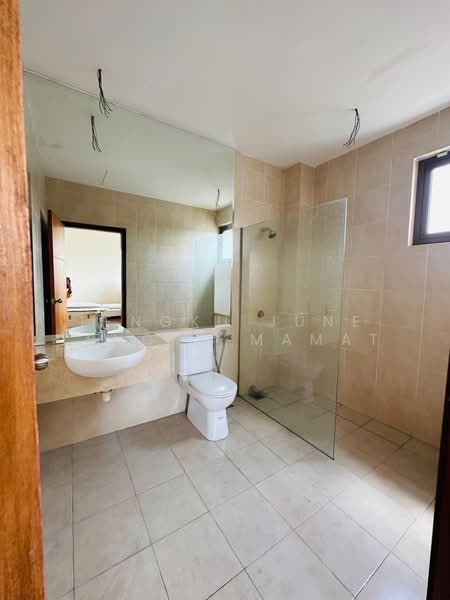 Bungalow for Sale in Bandar Baru Bangi (Selangor) - Tengku June Tengku Mamat - Bathroom - PropertyGuru.com.my